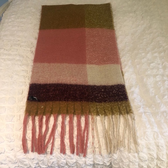 NWOT Express Blanket Scarf - Picture 2 of 4